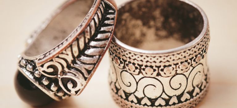 ハリーウィンストンが象徴する至高の輝きと高級ジュエリーの資産価値を未来へ承継する心得